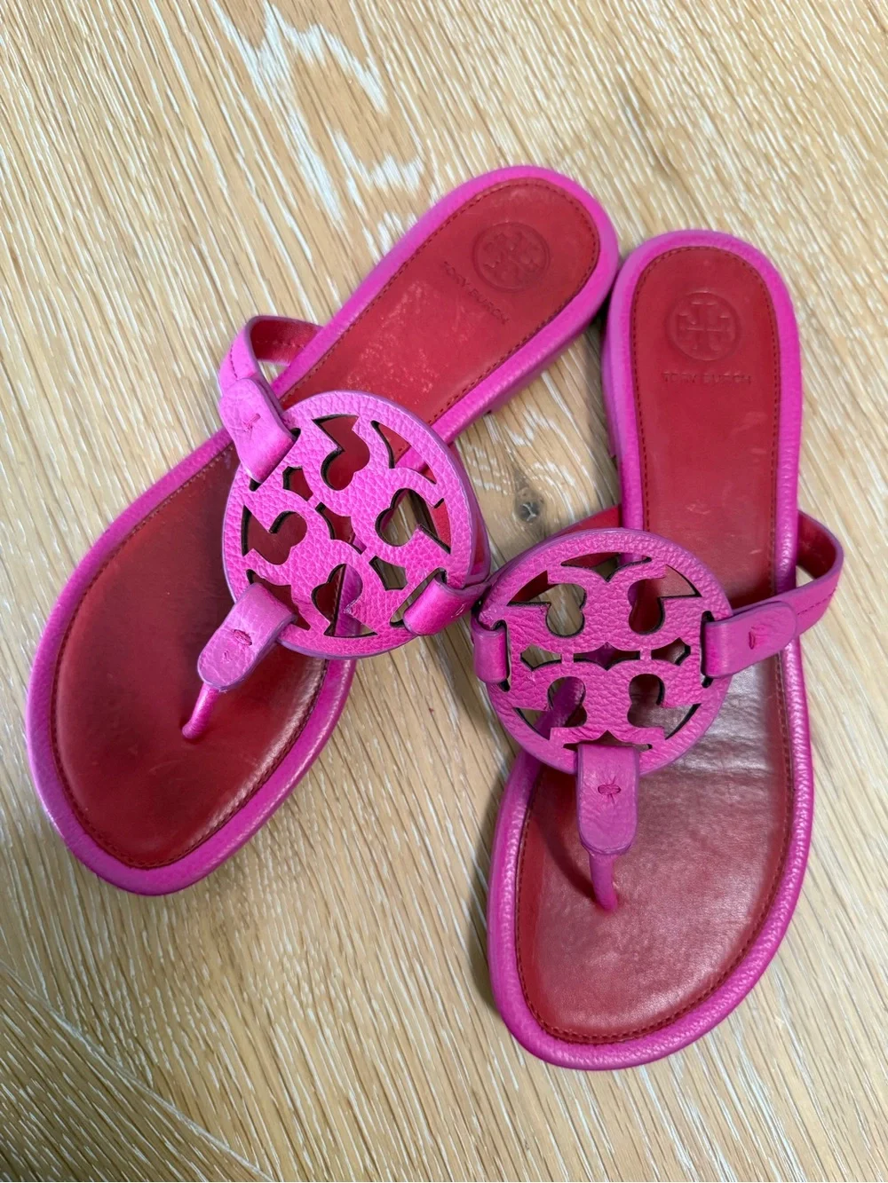 Tory Burch Miller Hot Pink Fuchsia Leather Logo Thong Sandals size 8.5
